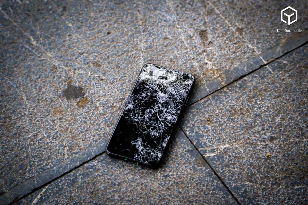 iPhone 11 Pro Max vỡ màn hình có sửa được không?