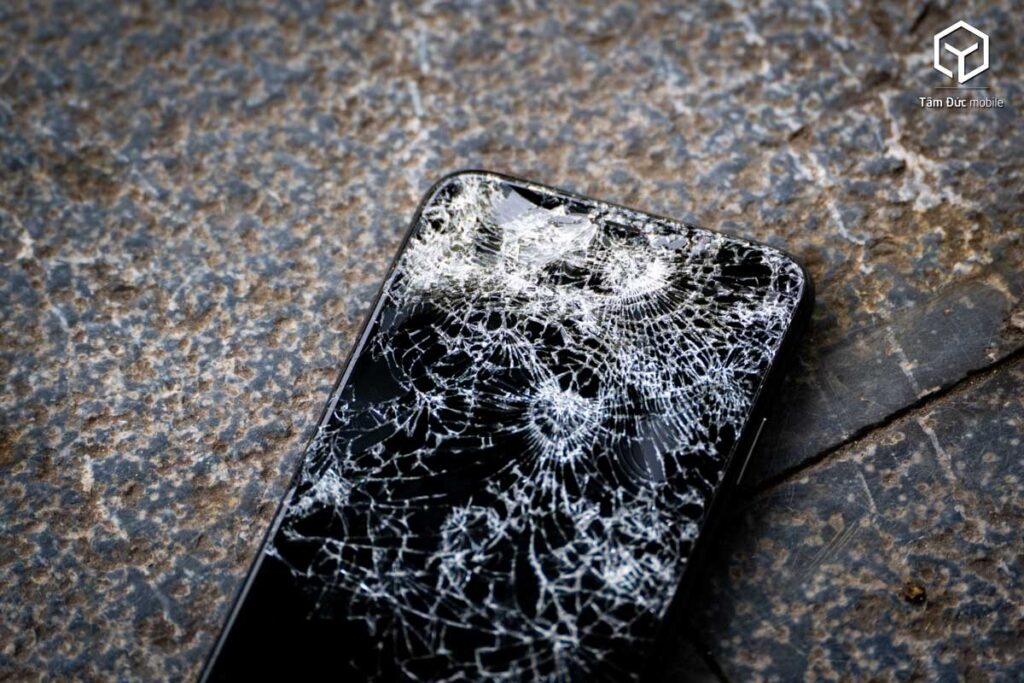 iPhone 11 Pro Max vỡ màn hình có sửa được không?