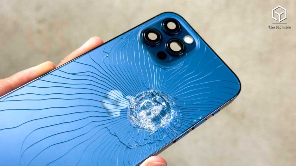 iPhone 12 Pro bị vỡ lưng có ảnh hưởng đến linh kiện bên trong không? | Tâm Đức Mobile