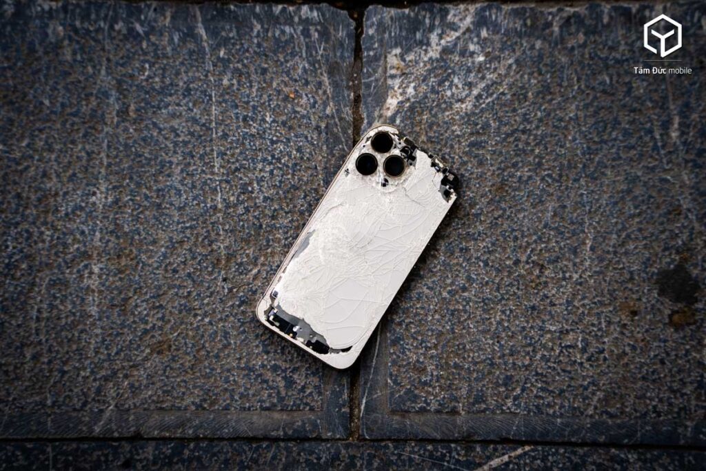 iPhone 13 Pro Max bị vỡ nát toàn bộ máy có cứu được dữ liệu không? | Tâm Đức Mobile