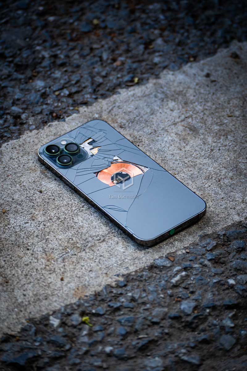 Vỡ kính lưng iPhone 12 Pro Max để lâu có sao không? | Tâm Đức Mobile 3 Vỡ kính lưng iPhone 12 Pro Max để lâu có sao không? | Tâm Đức Mobile