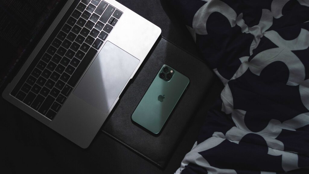 iPhone 11 Pro Max năm 2026: Giá rẻ có còn đáng mua? | Tâm Đức Mobile 2 iPhone 11 Pro Max năm 2026: Giá rẻ có còn đáng mua? | Tâm Đức Mobile