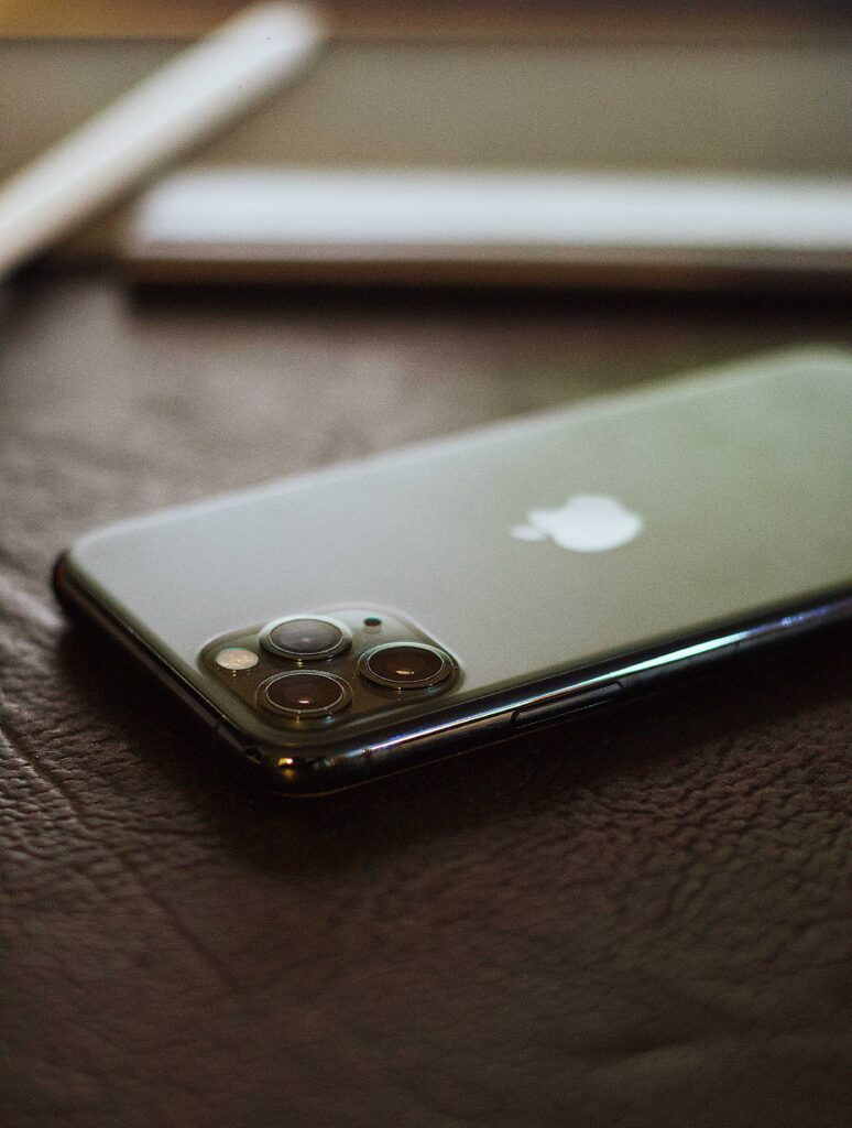 iPhone 11 Pro Max năm 2026: Giá rẻ có còn đáng mua? | Tâm Đức Mobile 6 iPhone 11 Pro Max năm 2026: Giá rẻ có còn đáng mua? | Tâm Đức Mobile