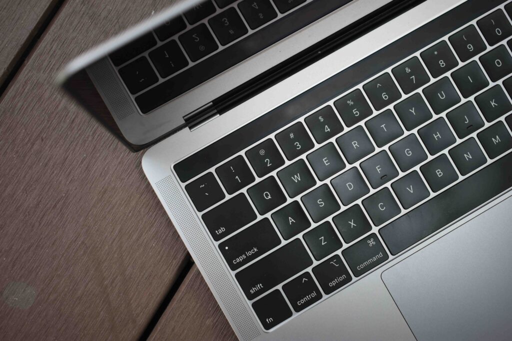 MacBook Pro OLED 2026 có thể nhẹ hơn đáng kể | Tâm Đức Mobile 1 MacBook Pro OLED 2026 có thể nhẹ hơn đáng kể | Tâm Đức Mobile