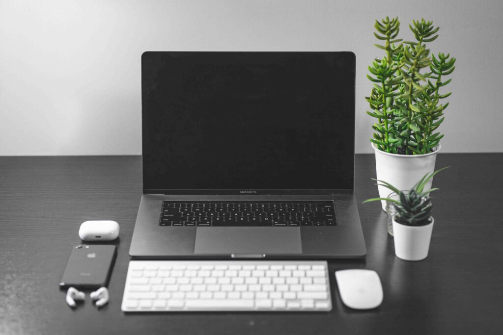 MacBook Pro OLED 2026 có thể nhẹ hơn đáng kể | Tâm Đức Mobile 3 MacBook Pro OLED 2026 có thể nhẹ hơn đáng kể | Tâm Đức Mobile