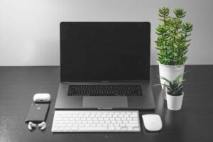 MacBook Pro OLED 2026 có thể nhẹ hơn đáng kể | Tâm Đức Mobile