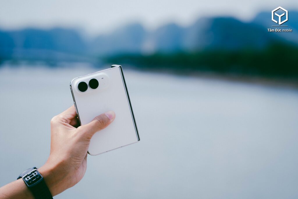 Trên tay iPhone Duo - iPhone màn hình gập đầu tiên của Apple 3 Trên tay iPhone Duo - iPhone màn hình gập đầu tiên của Apple