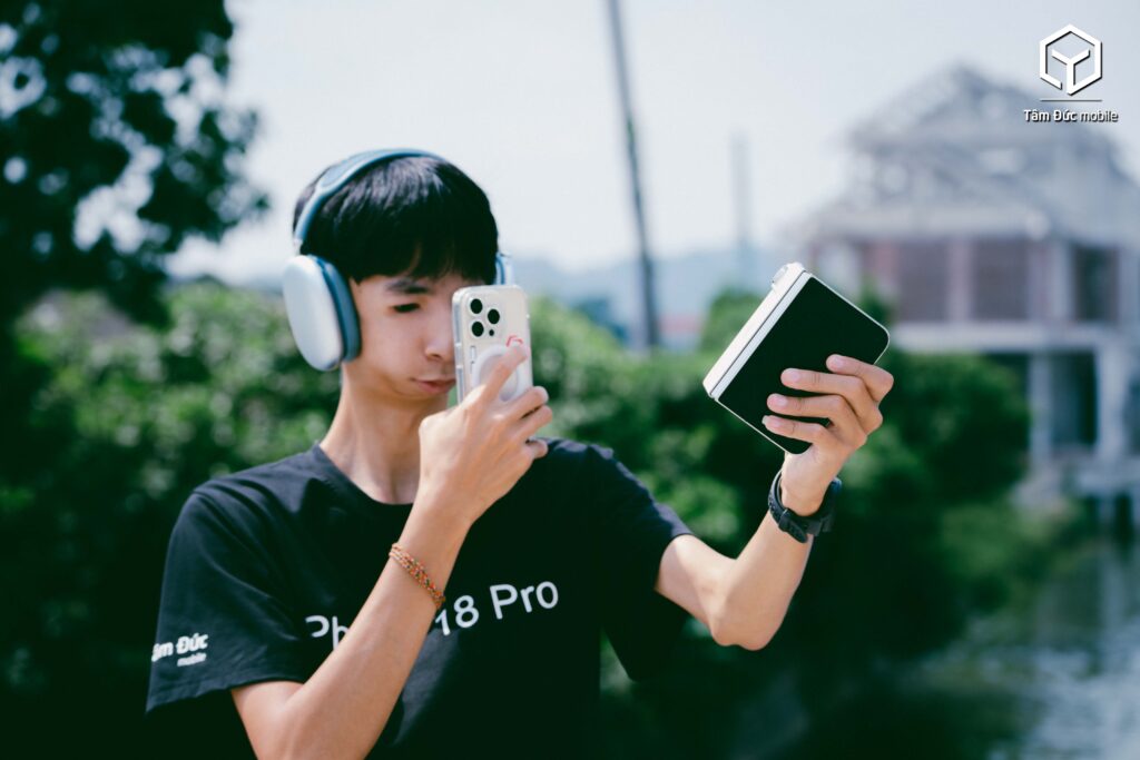 Trên tay iPhone Duo - iPhone màn hình gập đầu tiên của Apple 5 Trên tay iPhone Duo - iPhone màn hình gập đầu tiên của Apple