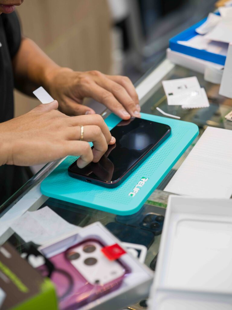 Vì sao iPhone phải bóc seal, kích hoạt ngay khi mua tại Việt Nam? | Tâm Đức Mobile