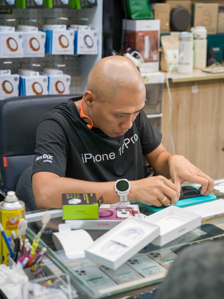 Vì sao iPhone phải bóc seal, kích hoạt ngay khi mua tại Việt Nam? | Tâm Đức Mobile